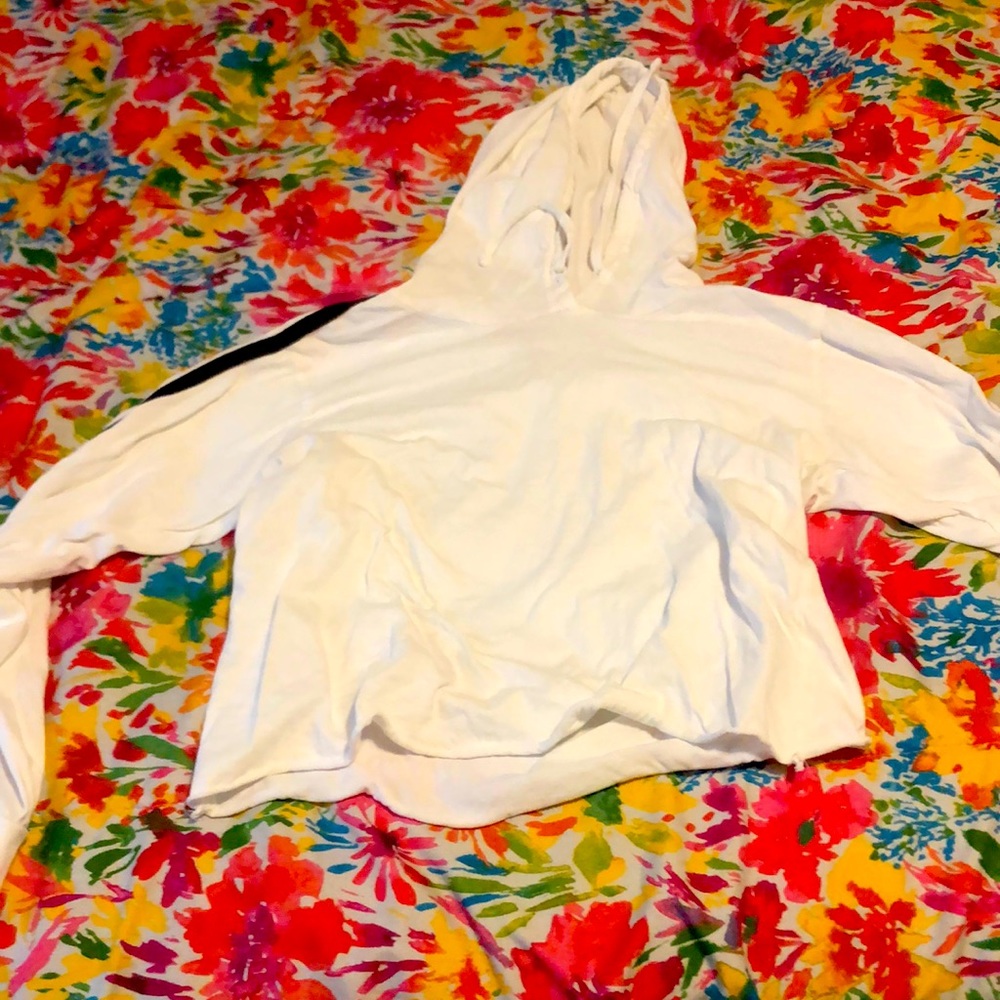 White long sleeve croptop
